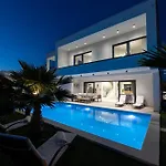 Golden Shine-primosten Villa *