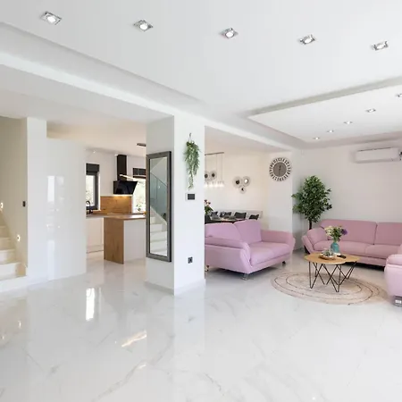 Golden Shine-primosten Villa