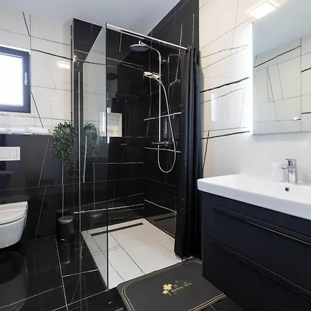 Golden Shine-primosten Villa