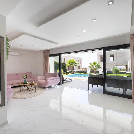 וילה Golden Shine פרימוסטן