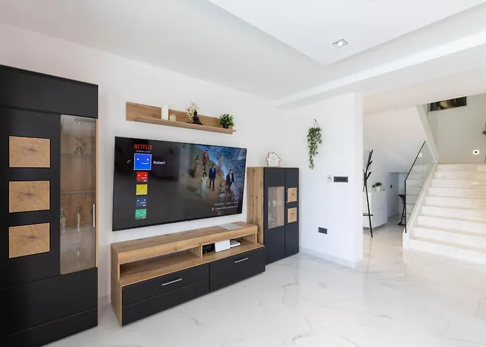 فيلة Golden Shine-primosten Primošten